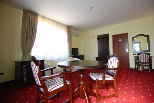 Grand Hotel Perla Ciucasului Tărlungeni المظهر الخارجي الصورة